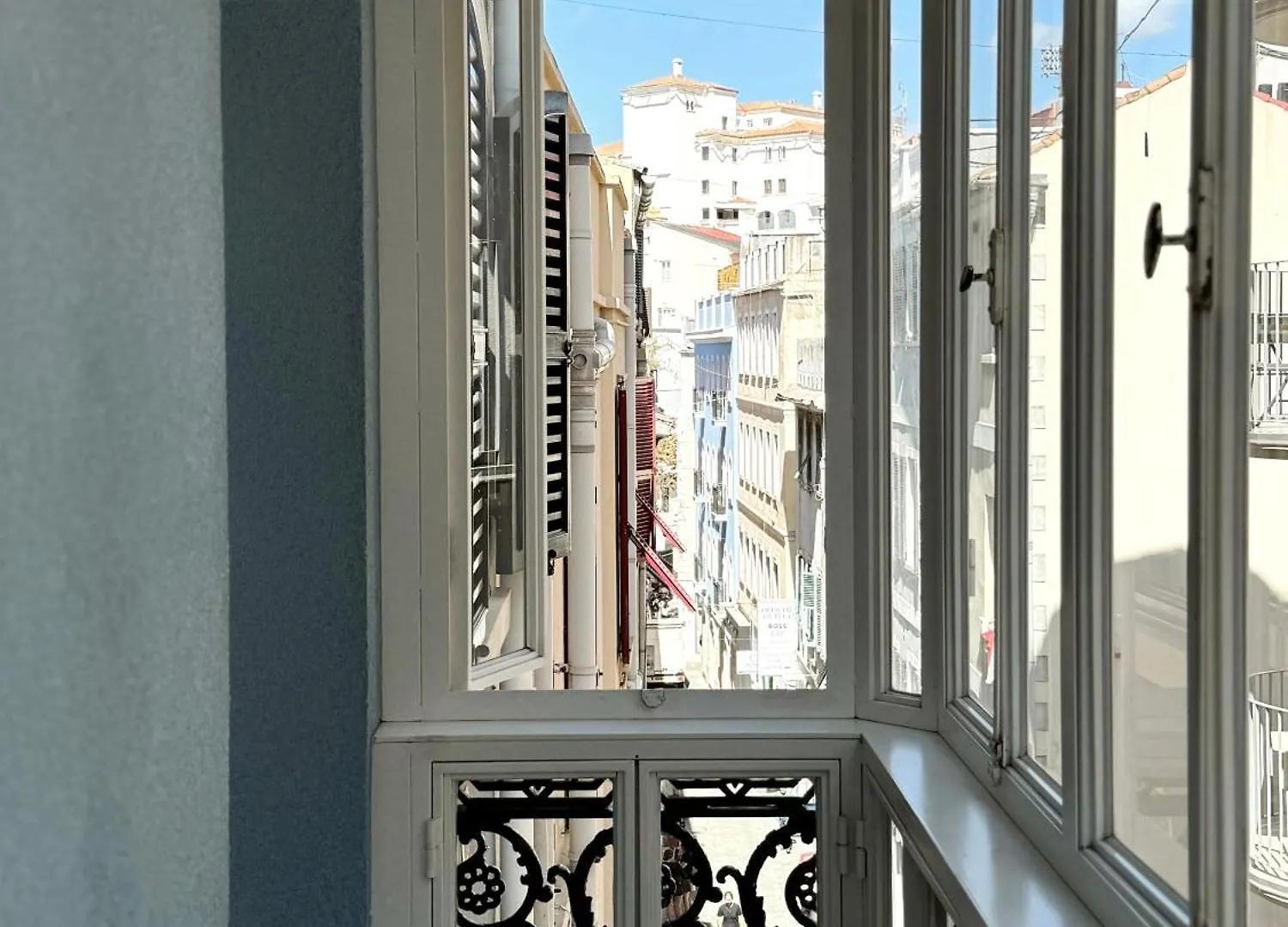 Fabulous City Centre Apartment - Grand Central House Gibraltar