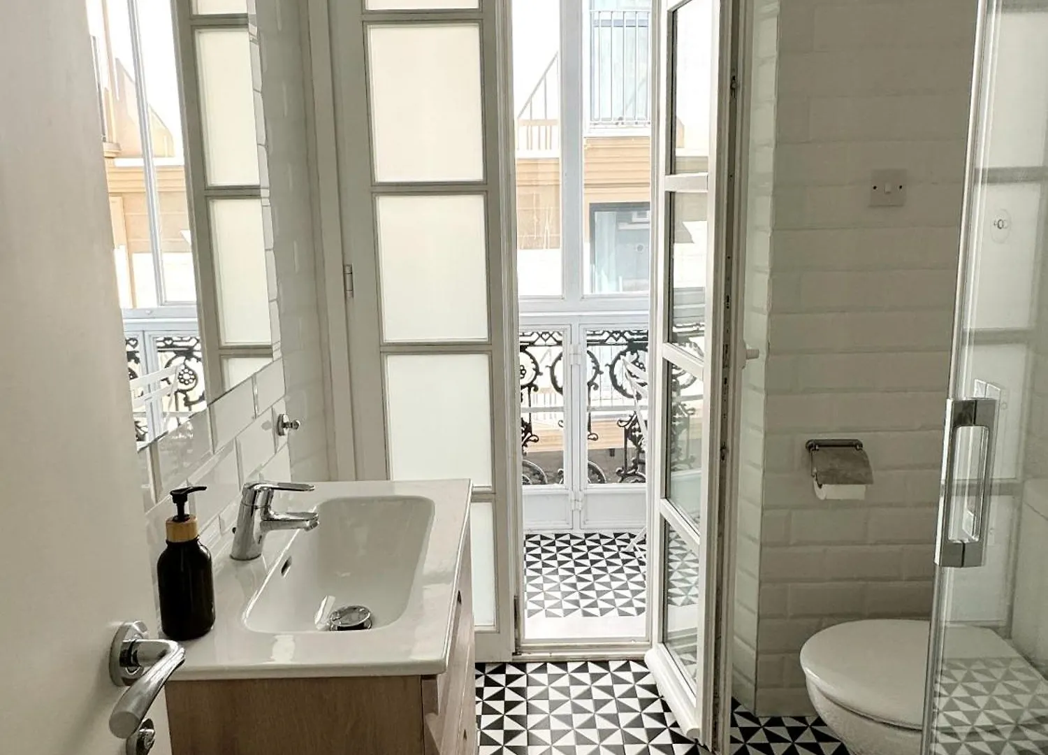 Fabulous City Centre Apartment - Grand Central House Gibraltar