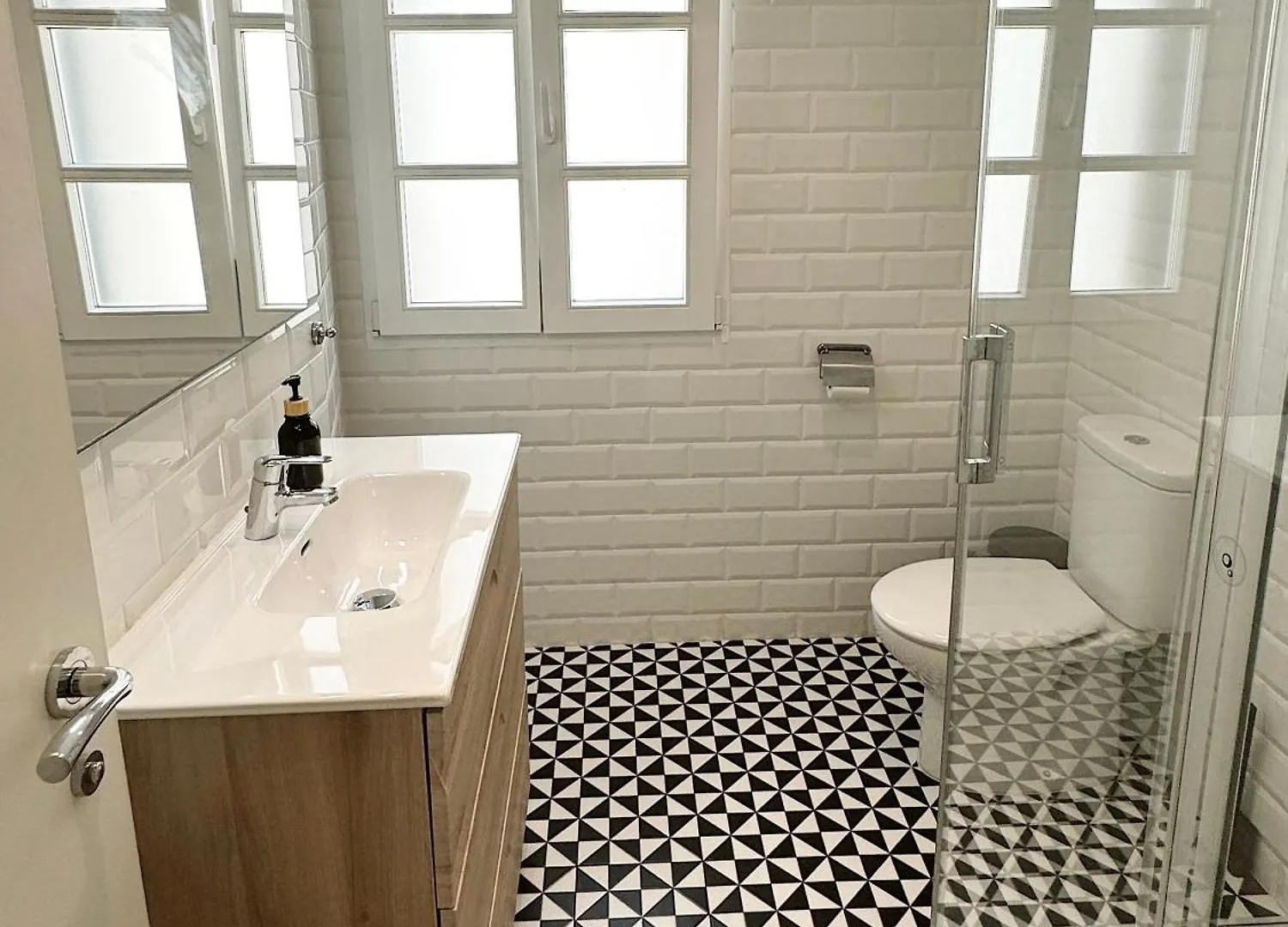 Fabulous City Centre Apartment - Grand Central House Gibilterra 0*,  Gibilterra